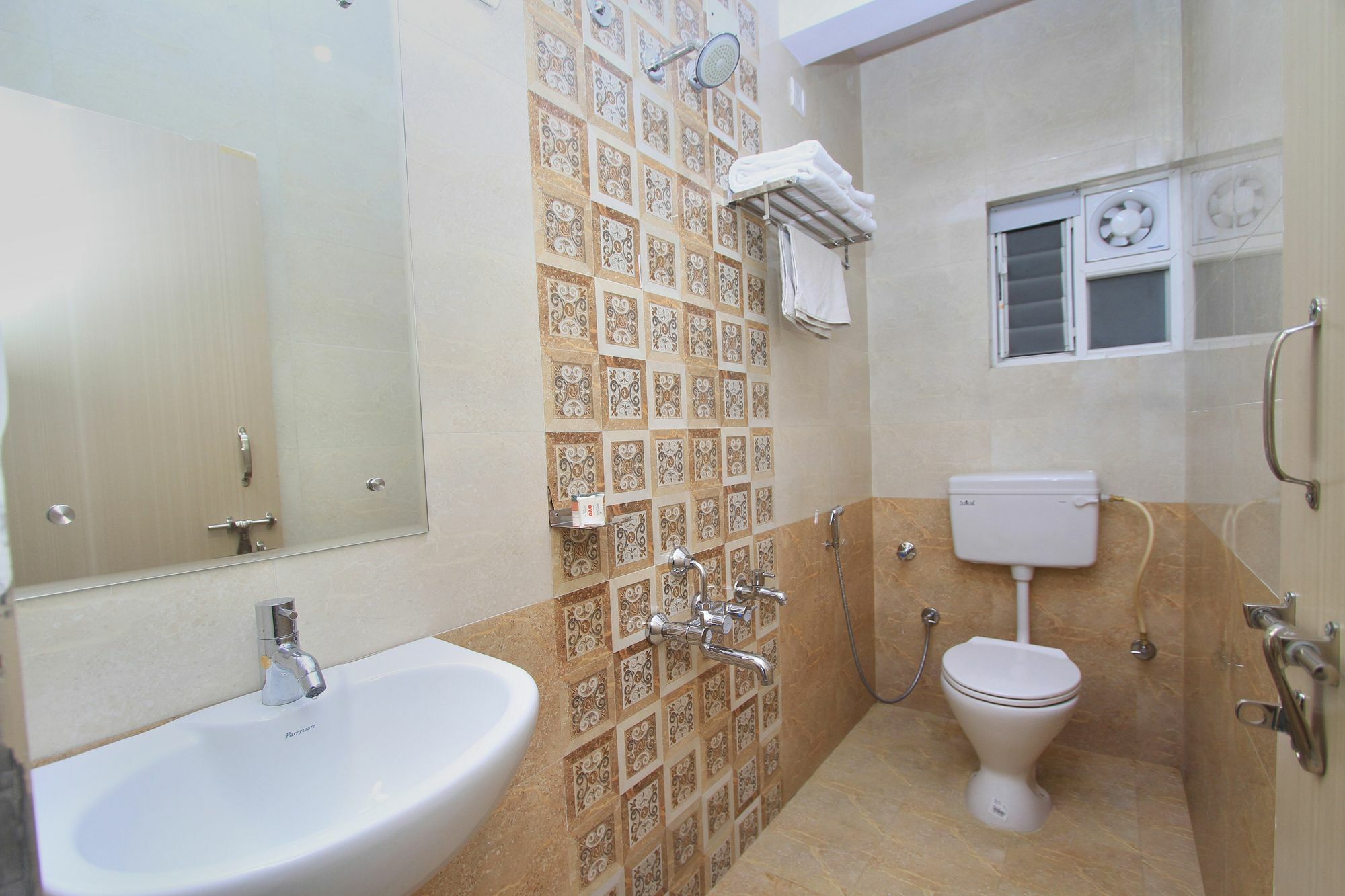 Hotel O Golden Inn Near Cubbon Park Μπανγκαλόρ Εξωτερικό φωτογραφία