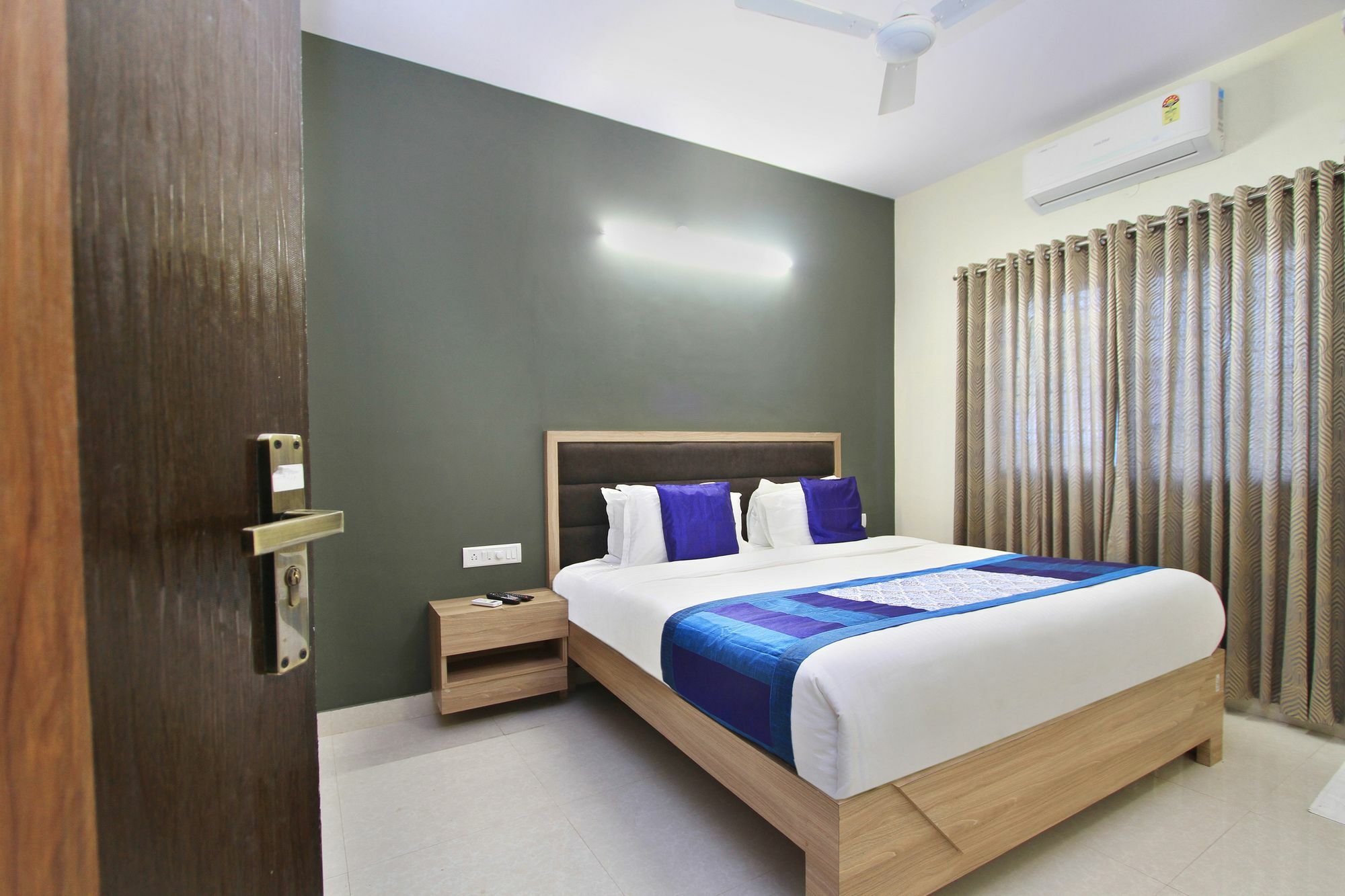 Hotel O Golden Inn Near Cubbon Park Μπανγκαλόρ Εξωτερικό φωτογραφία